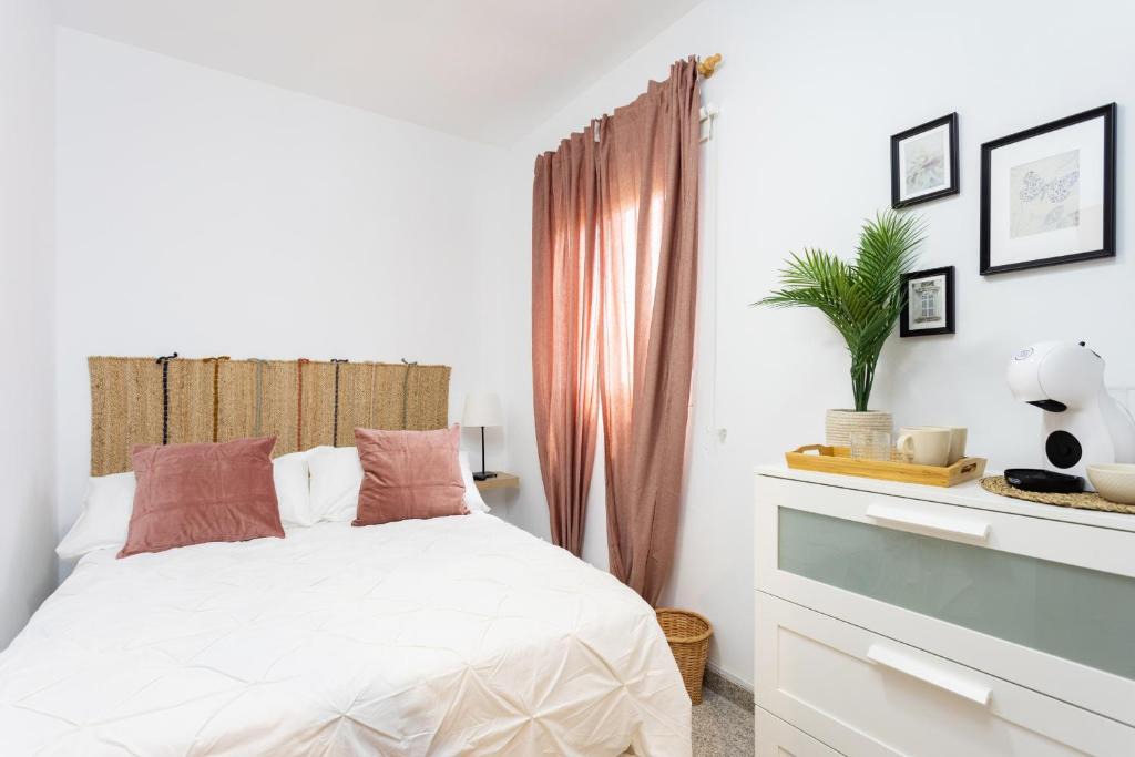 San Isidro House | EDEN RENTALS 101 Surfy Stylish Bed&Coffee Room