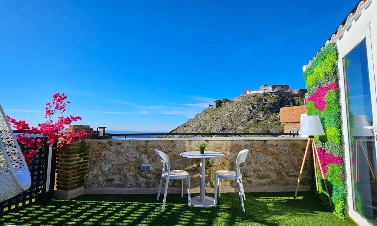 Montanchez House | El Mirador, with Terrace and Jacuzzis