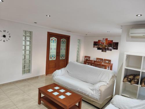 Elche Apartment | Elche Stay 2, Amplio con garaje, 3 Dorms, 1 Baño