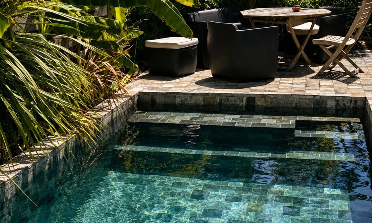 Lanton Villa | Elegant architect-designed villa with heated Bali pool and large bay windows