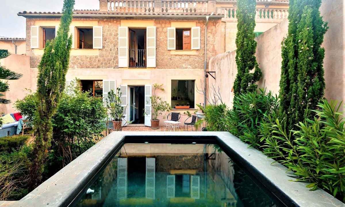 S'Arxiduc House | Elegant townhouse with private pool
