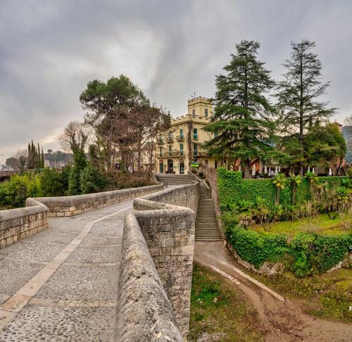 Besalu Hotel | Els Jardins De La Martana