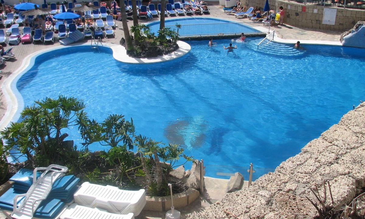 San Miguel de Abona Apartment | Beautiful apartment. 2 ch., sea view, south-facing terrace, swimming pool, the sea 5 minutes away.
