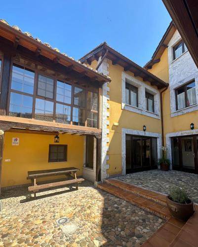 Santa Colomba de las Arrimadas Hotel | 22 m² Hotel ∙ 3 guests