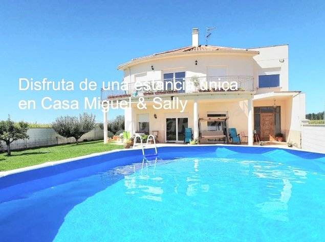 Villanueva de Las Manzanas Cottage | Cabin ∙ 9 bedrooms ∙ 31 guests