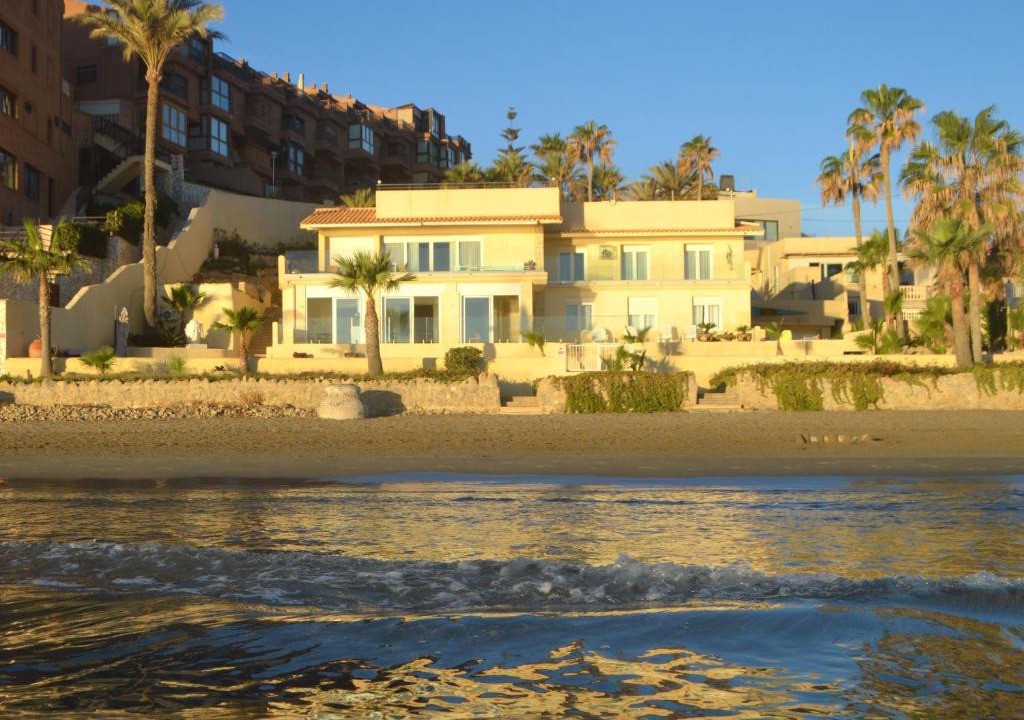 Cabo de las Huertas Apartment | Espectacular Suite Privada a pie de playa y mar en CHALET ROQUETES