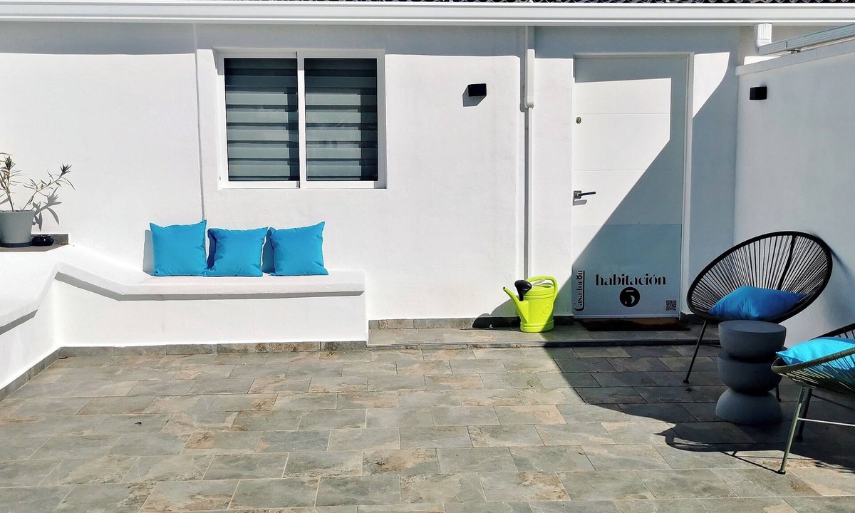 Crevillente Bed & Breakfast | Exceptional extended stays in luxury rooms 15 minutes from Elche.