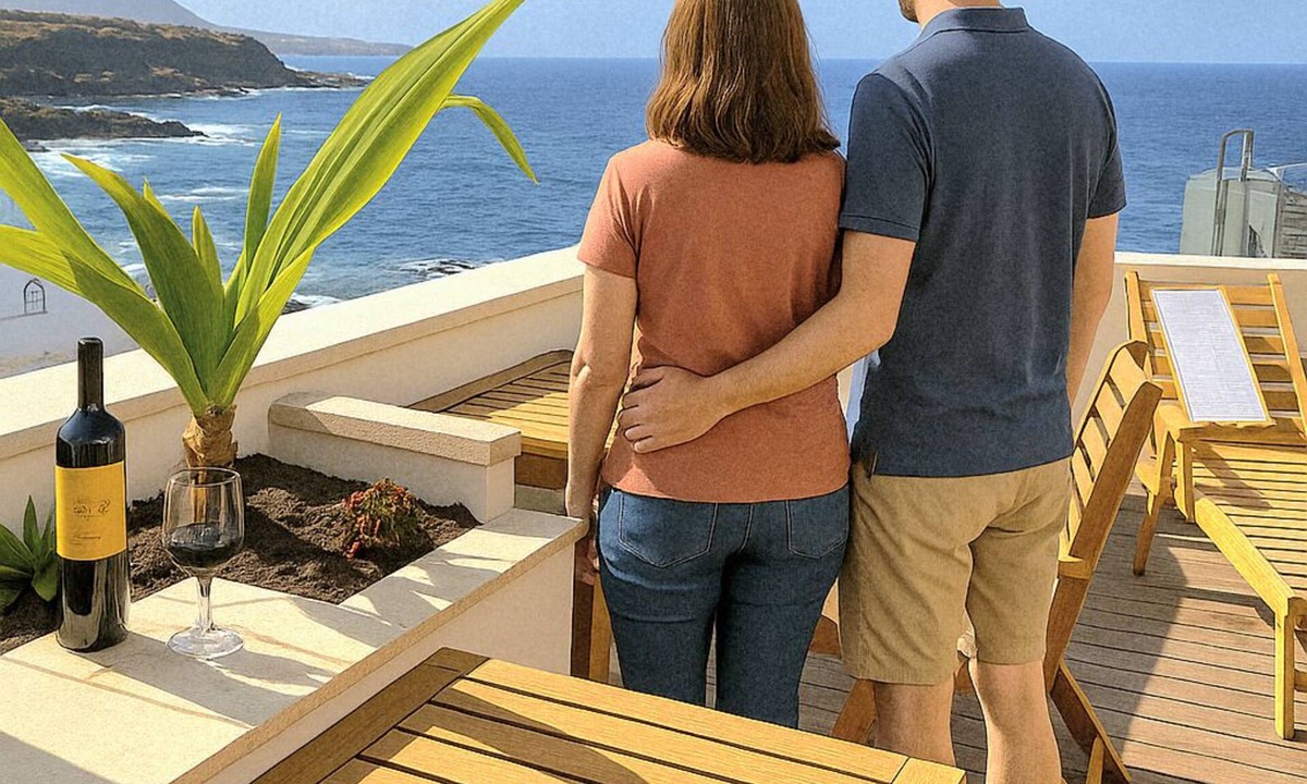 Garachico Apartment | Exclusive apartment "Loft rojo" directly on the Caleton de Garachico, quiet location.