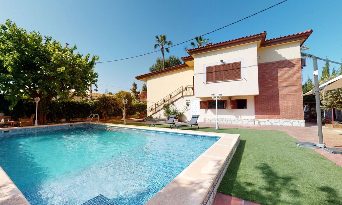 San Juan de Alicante Ski Chalet | Family Mediterranean Villa