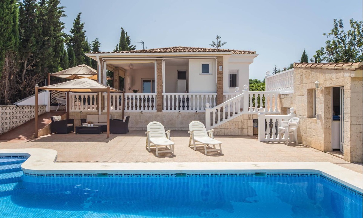 Torrent House | Fantastic vacation home in suburb of Valencia.