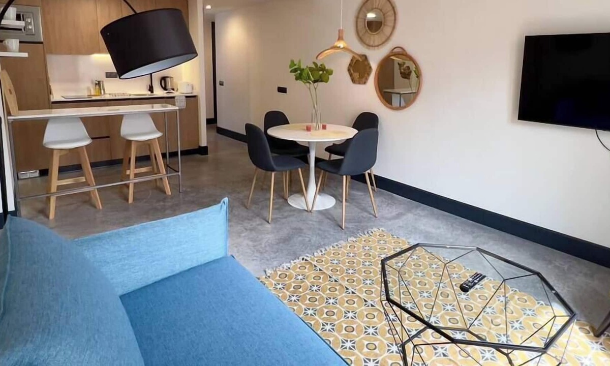 Almendrales Apartment | FD/ Precious new apartment. Parking. Smart TV