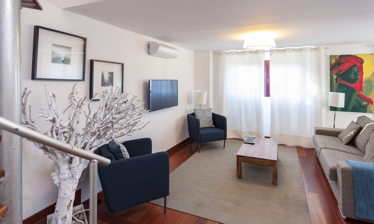 Poligono Alameda Apartment | Fina Penthouse, bright and quiet