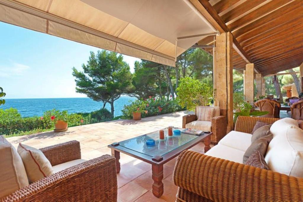 Costa de los Pinos Villa | FINCA L'EMBAT