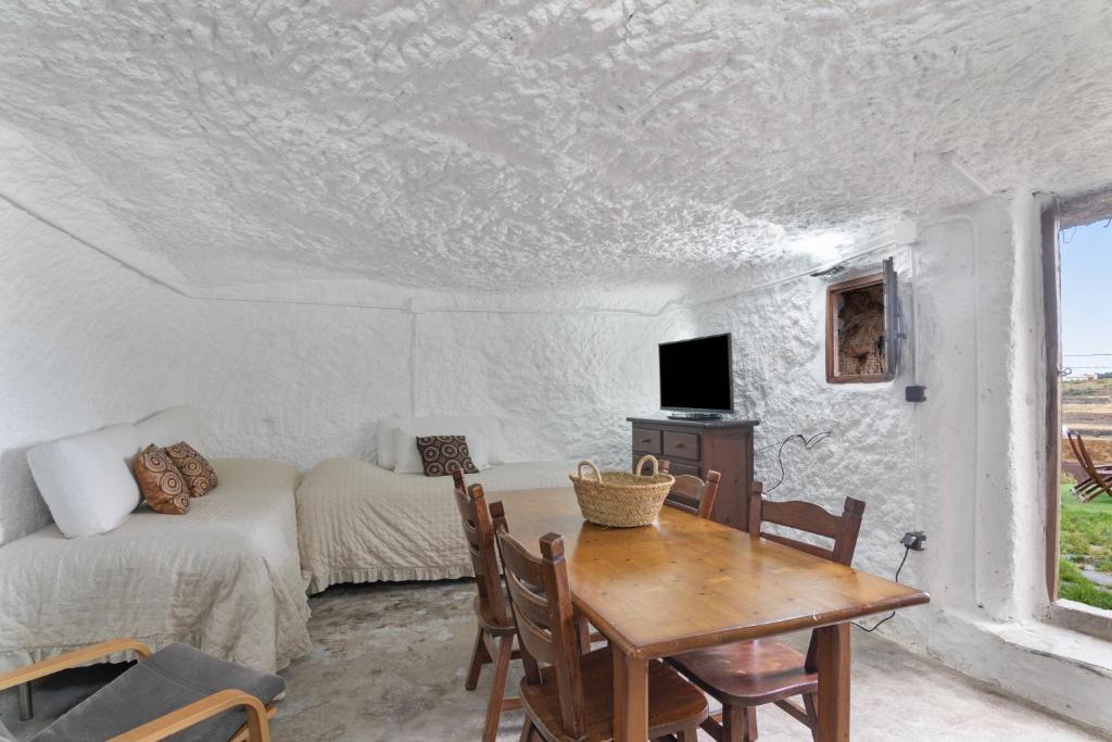 La Solana Apartment | Finca With Cave Trekking Trails