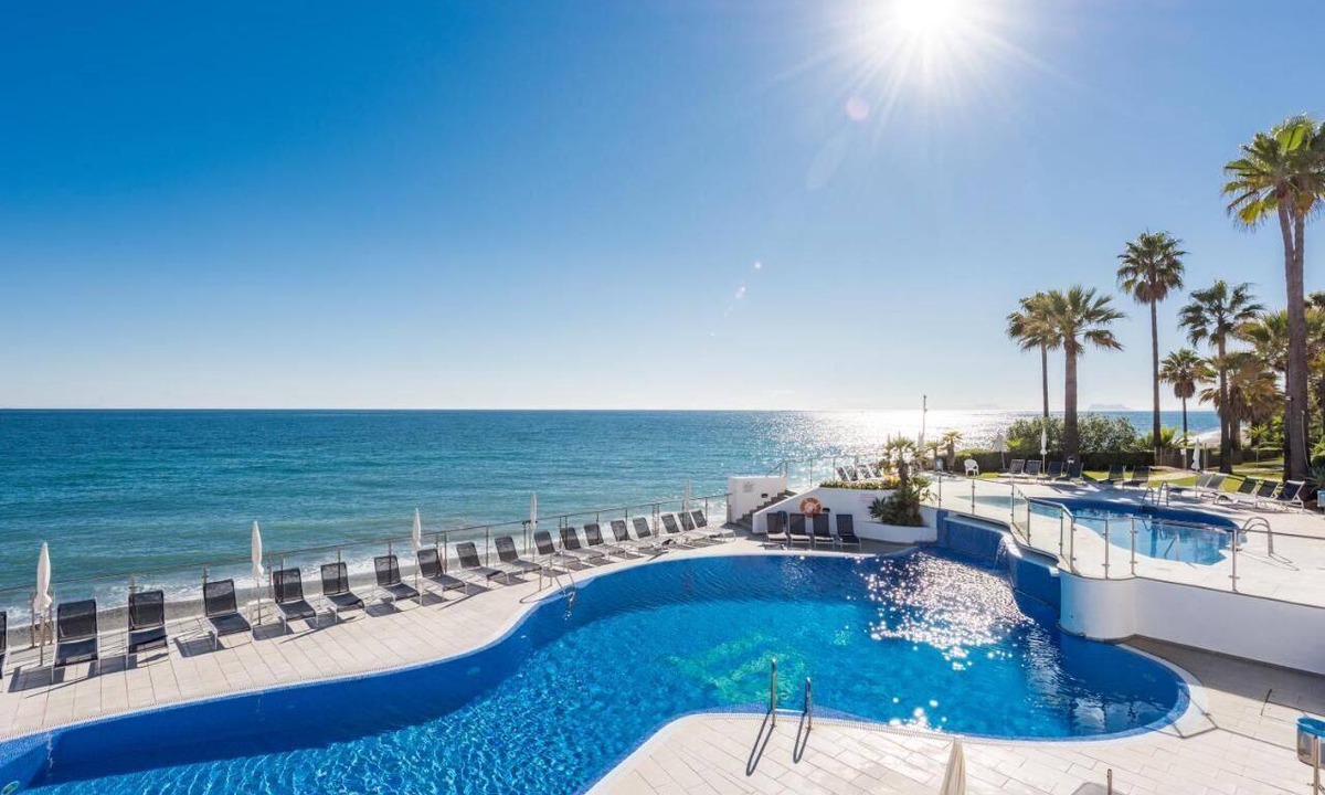 New Golden Mile Apartment | First Line ground floor App. with garden, 6 people, directly at sea and pool.
