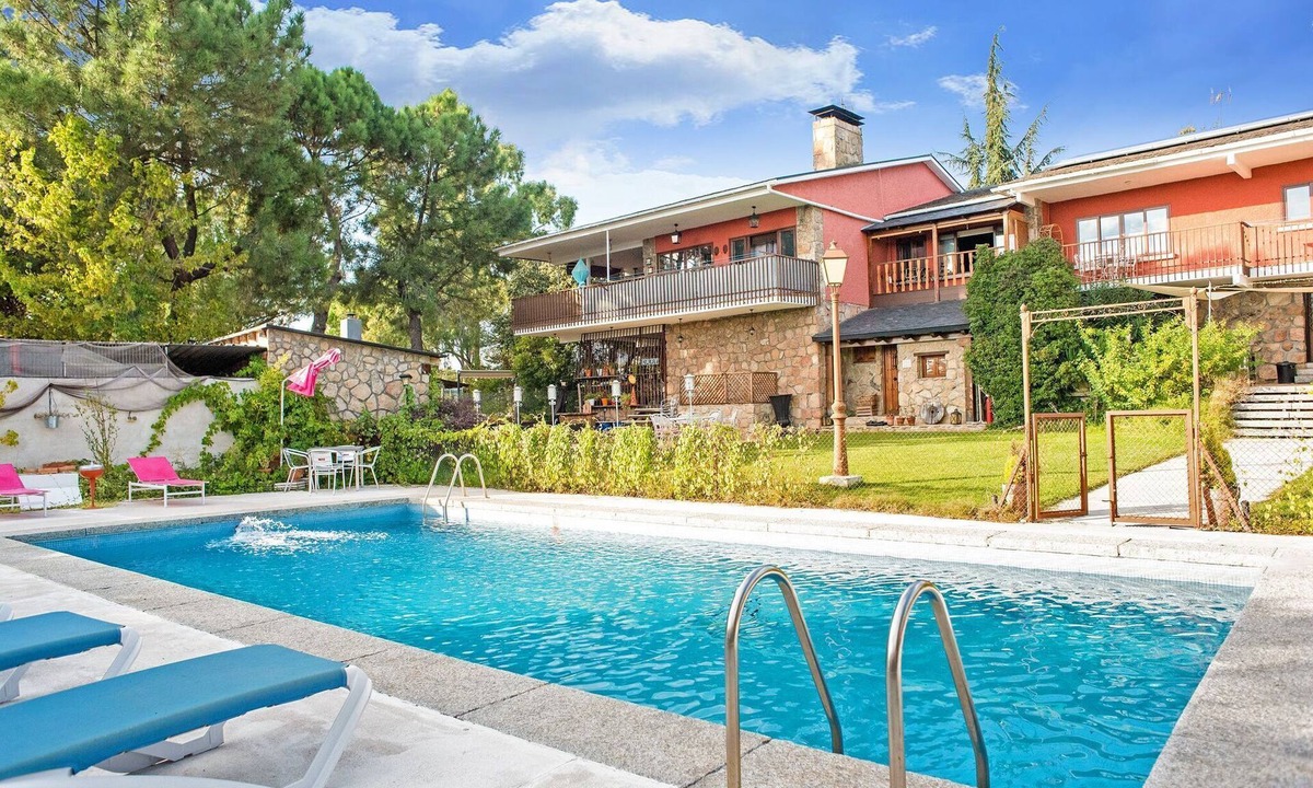 Galapagar Cottage | Flat in Galapagar with Spa and Mountain Views