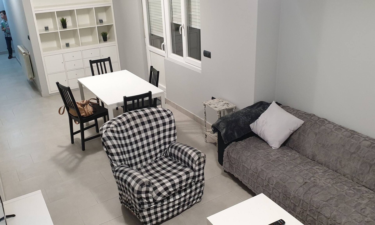 Arriondas Condo | Floor 2 terrace