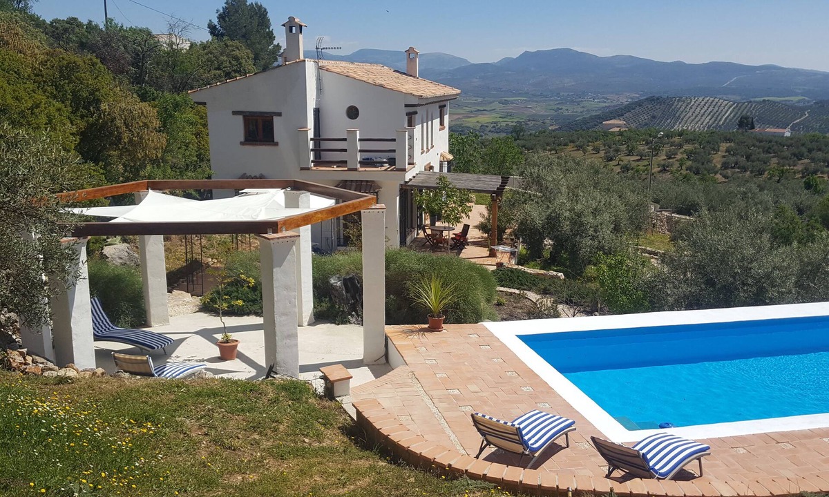 Alcala la Real House | For a quality place near Granada, large swimming pool