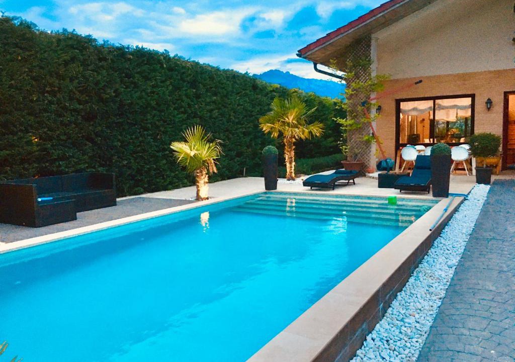 Laguardia Ski Chalet | Four Bedroom Chalet with Private Pool in the Heart of Rioja Alavesa