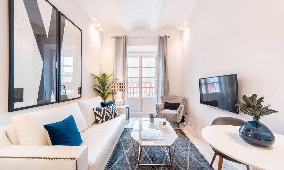 Sol Apartment | Genteel Home Plaza Mayor III