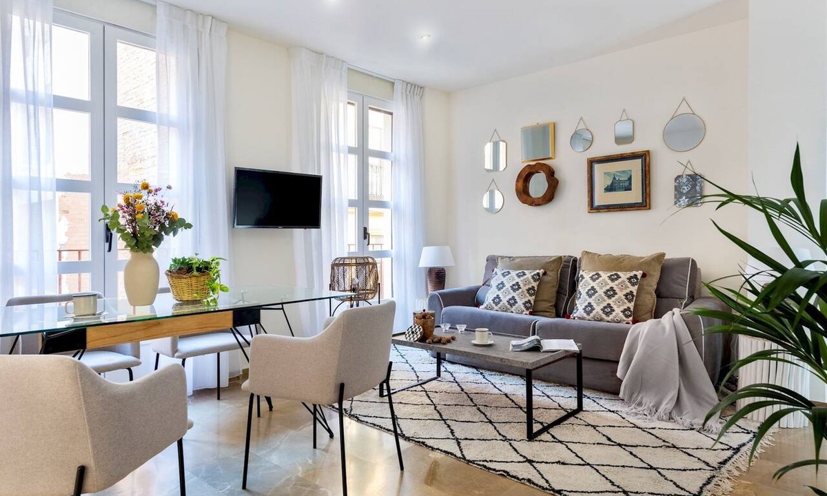 Central District Apartment | Genteel Home Reyes Catolicos