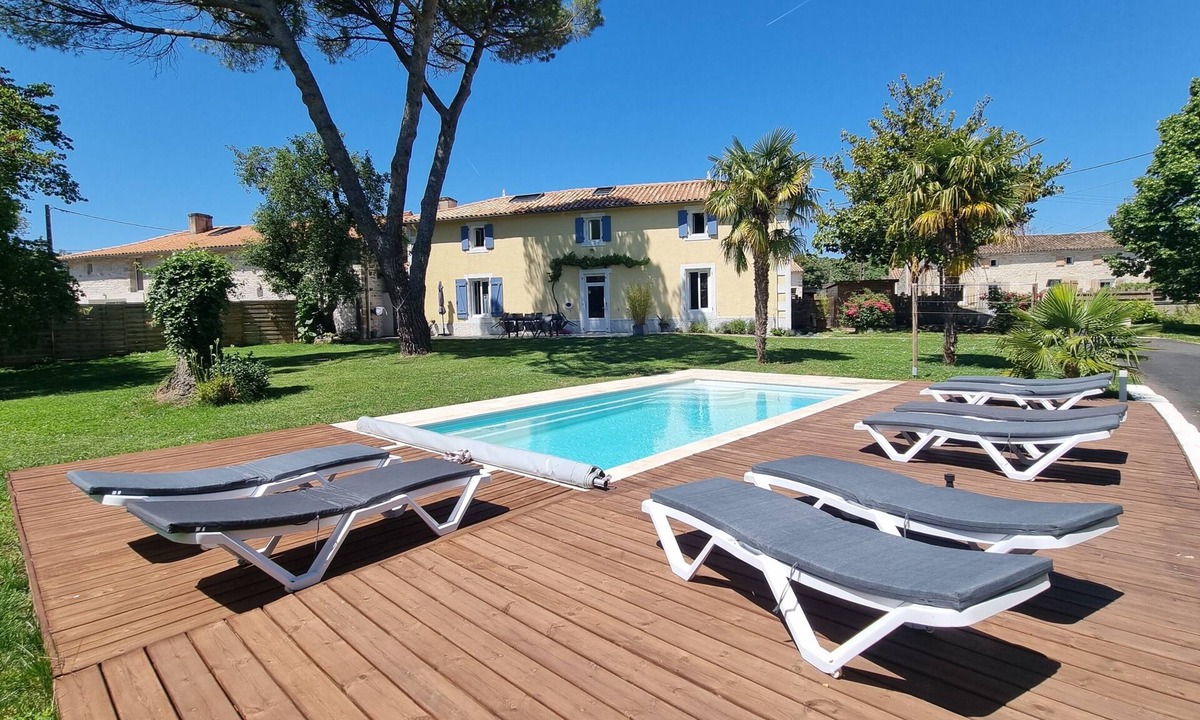 Thorigne Cottage | Gîte du Ruban Vert with private swimming pool