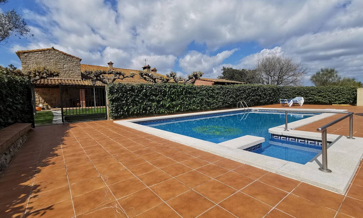 Llagostera Cottage | Gite Llagostera, 5 bedrooms, 11 persons