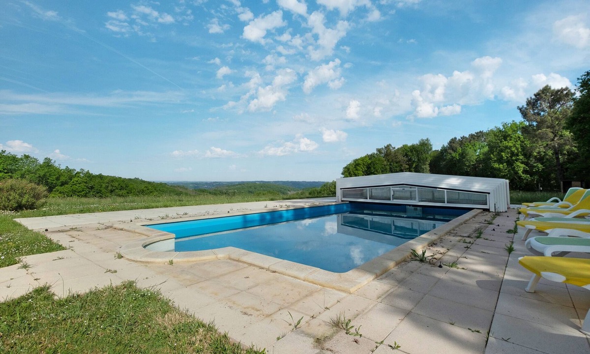 Cladech House | Gîte Prairie: Holiday Home with Private Pool and Garden
