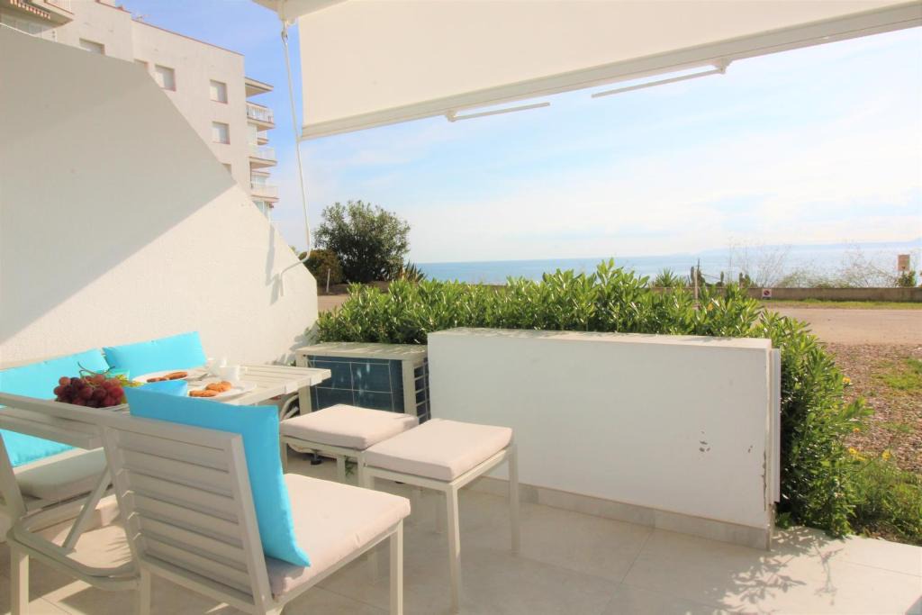 Almadraba-Canyelles Apartment | Global Immo 1037 MEDA CHICA BX