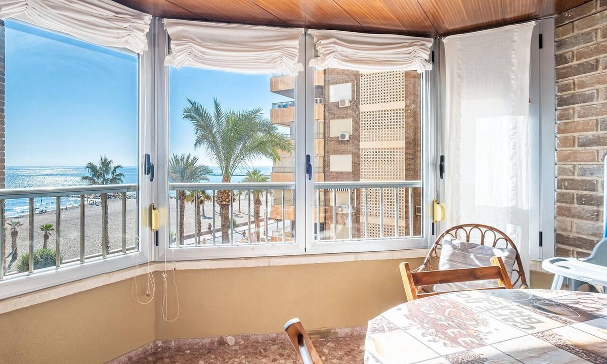 Coveta Fuma Apartment | Gorgeous apartment in El Campello with WiFi