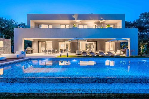 Urbanitzacio Gotmar Villa | Gotmar Beach Is A Modern