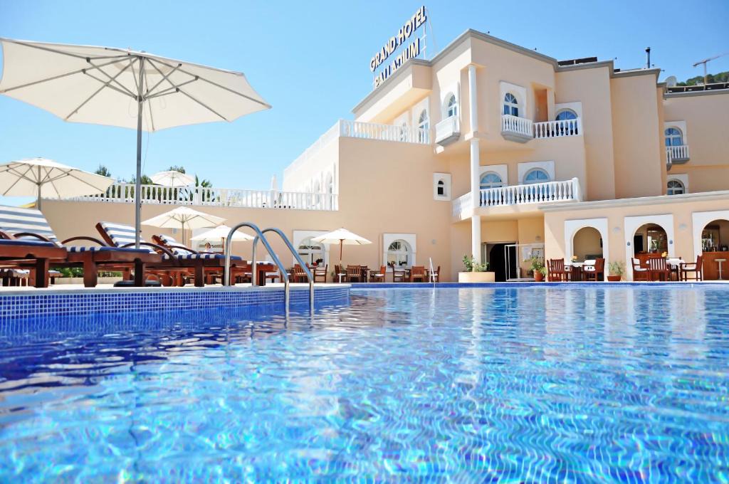 Siesta Hotel | Grand Hotel Palladium Santa Eulalia del Río