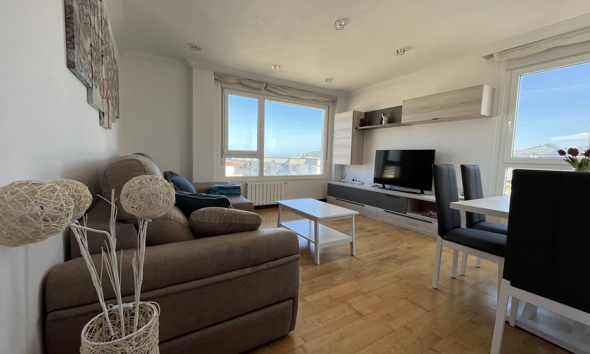 Laredo Apartment | Great apartment in Laredo by La Salvé beach.