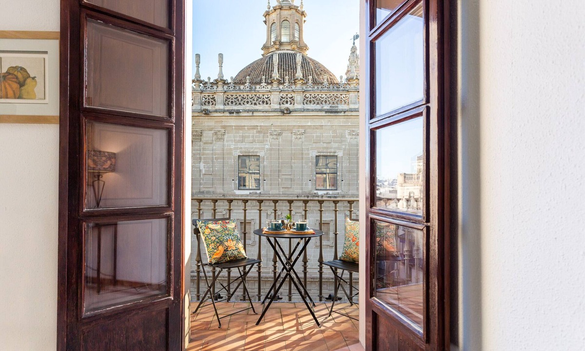 El Arenal Apartment | Great "Pied a Terre" for 2 with parking and views