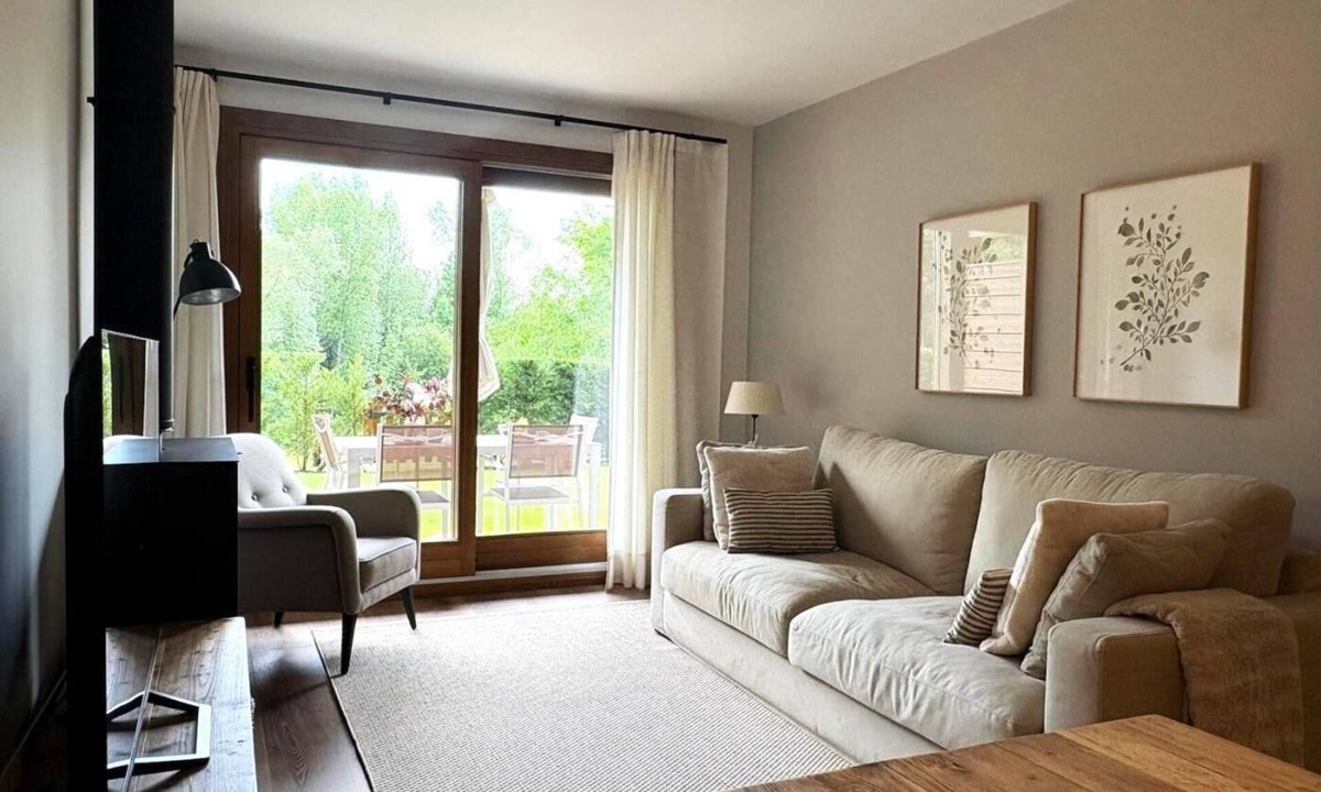 Estavar Apartment | Ground Ffloor 2 rooms 5 Pax, Pool, Private Garden & Fireplace
