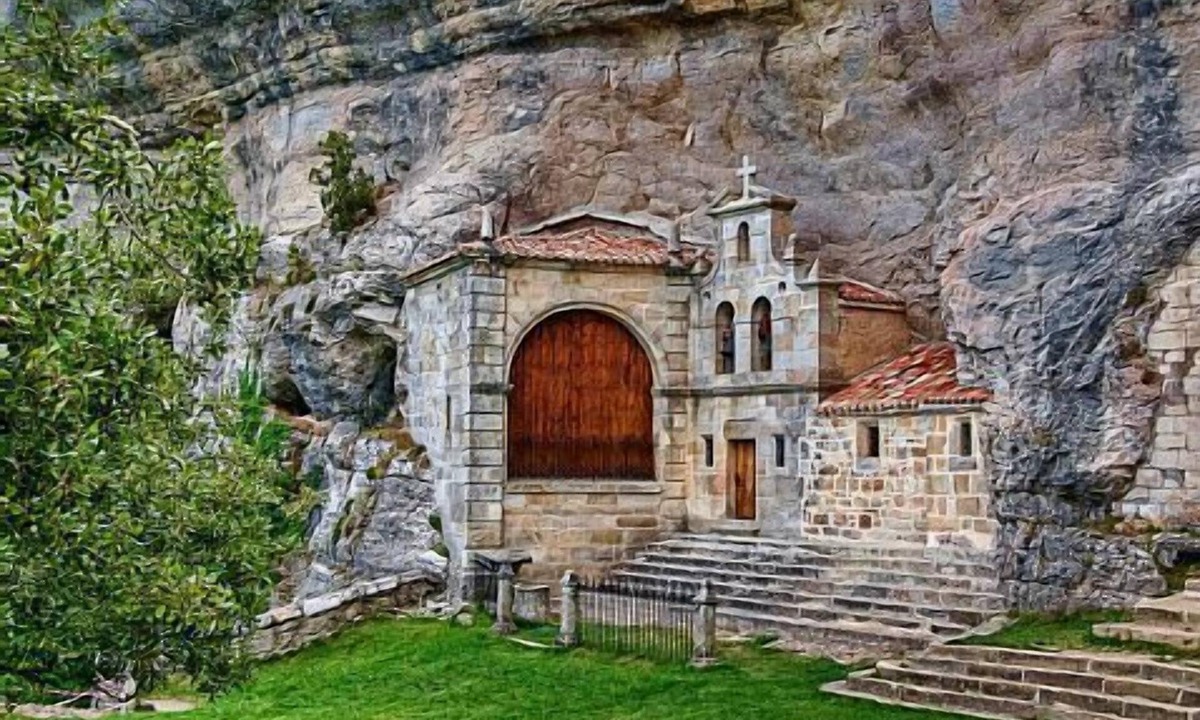 Vallejo de Sotoscueva Cottage | Guareña rural house, for 4 people (full rental)