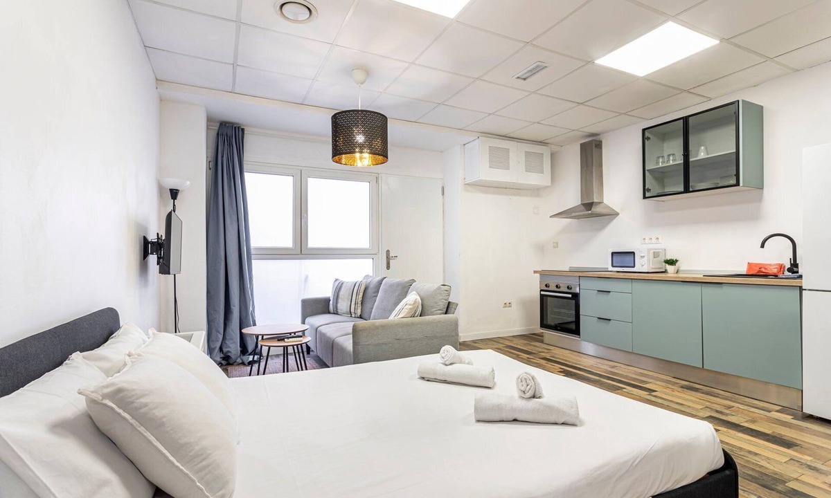 Torrefiel Apartment | GuestReady - Modern loft studio in Valencia
