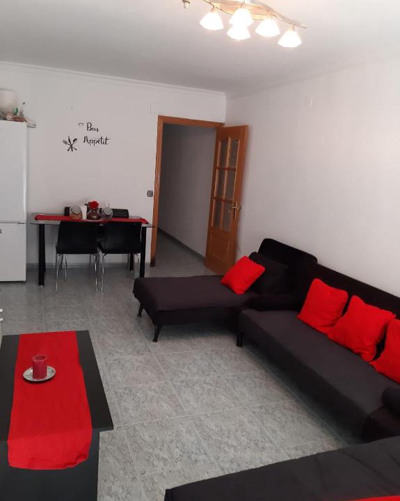 Nou Moles House | habitación pequeña en piso compartido con 2 adultos