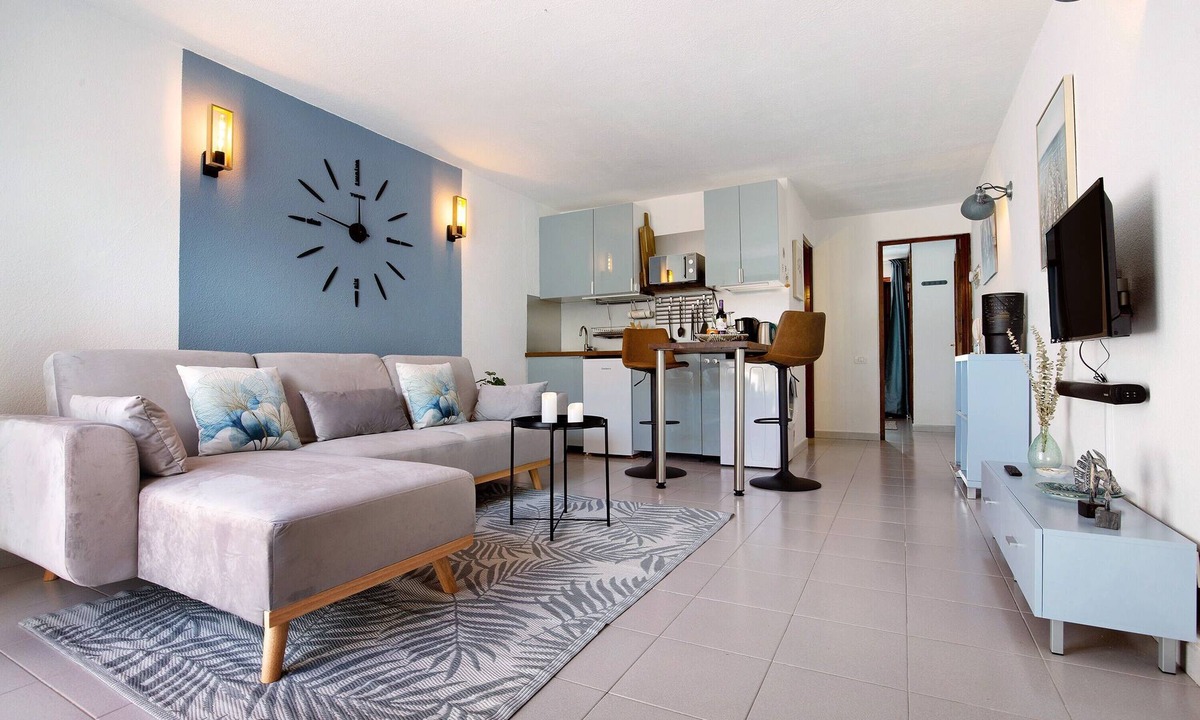 Castillo Caleta de Fuste Apartment | Holiday Apartment "Casa Vitamin Sea" with Mountain View, Terrace & Wi-Fi