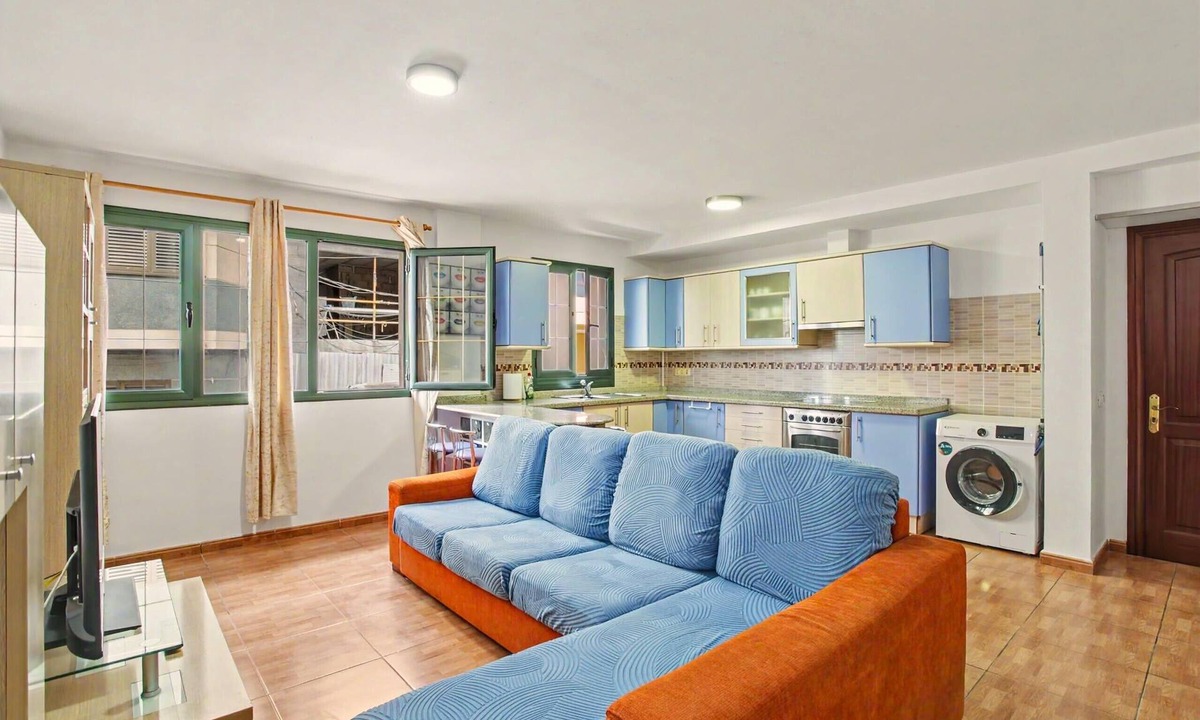 Playa de Arinaga Apartment | Holiday Apartment 'Risco Verde' in Arinaga with Sea View, Wi-Fi & Airport Transfer