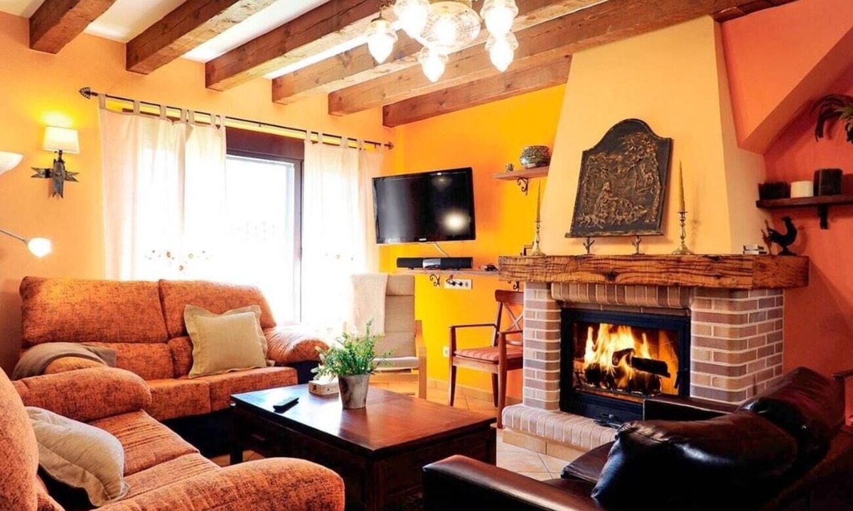 Aldehuela del Rincon House | Holiday Home 'El Valle De La Mantequilla' with Mountain View, Private Terrace and Wi-Fi