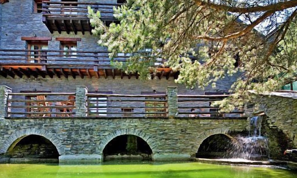 Condemios de Arriba Hotel | Holiday home El Refugio del Alto Rey for 35 people