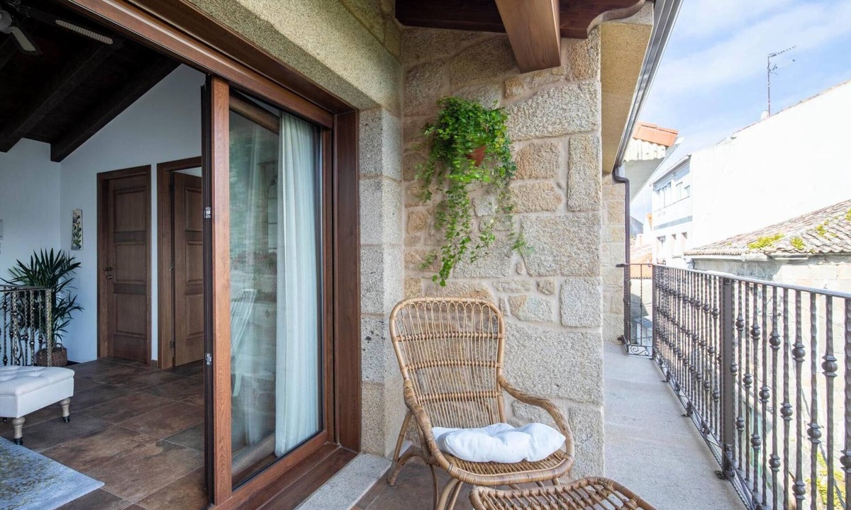 Carril House | Holiday Home 'Fogar Da Roda' with Private Terrace, Balcony and Wi-Fi