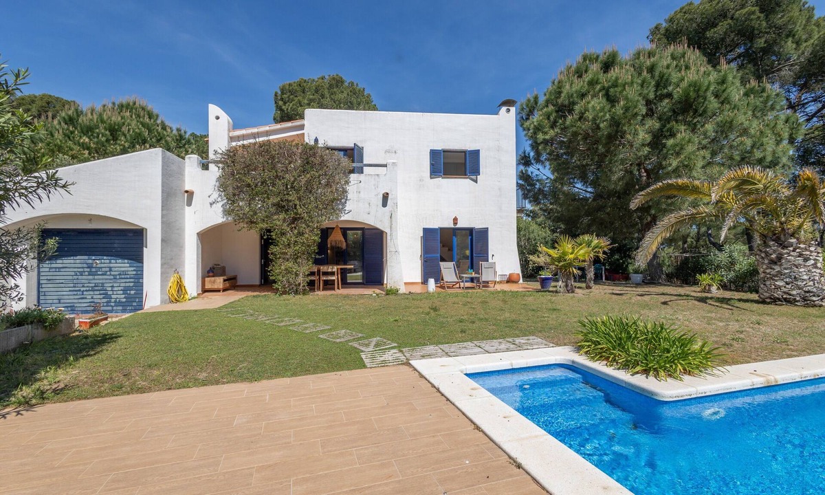 Pals House | Holiday Home 'Bosc' with Sea View, Private Pool and Wi-Fi