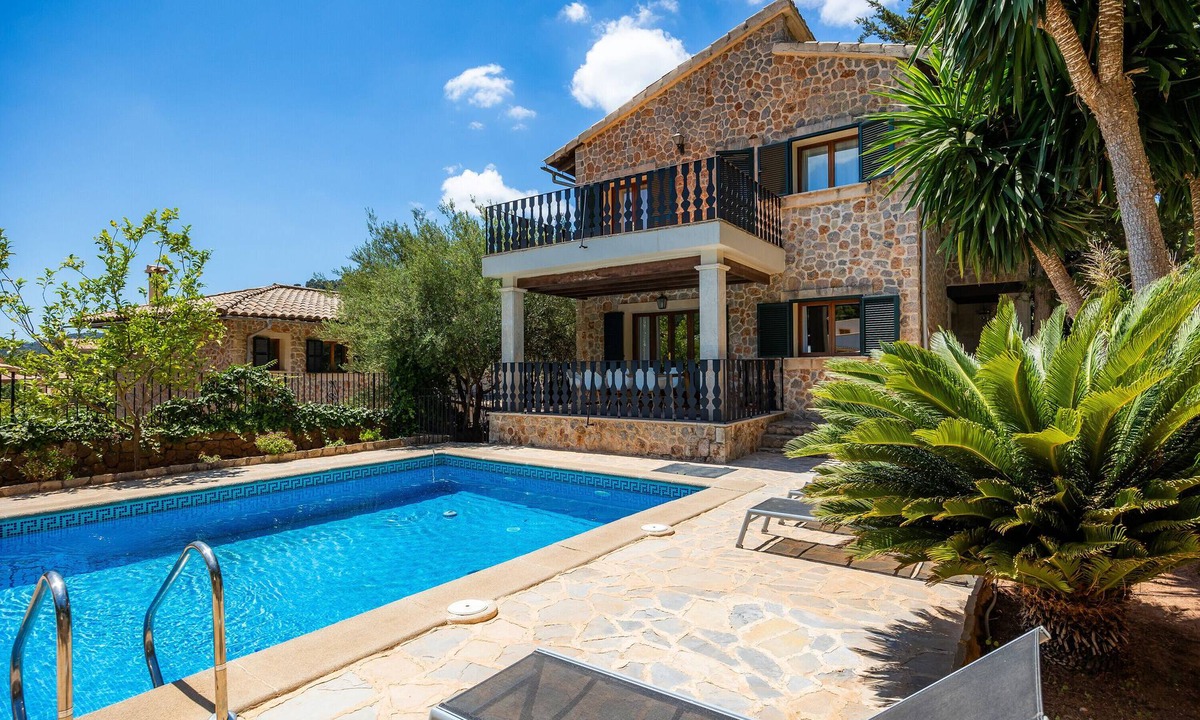 Valldemossa House | Holiday Home 'Camila' with Private Pool, Wi-Fi and Air Conditioning