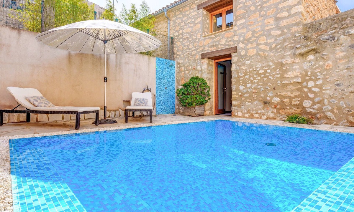Binissalem House | Holiday Home "Can Bodeguita" with Wi-Fi, AC, Pool, Balcony & Terrace