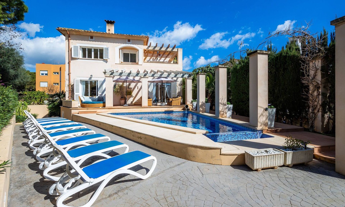 Sa Coma House | Holiday Home 'Casa Alegria' with Private Pool, Wi-Fi and Air Conditioning