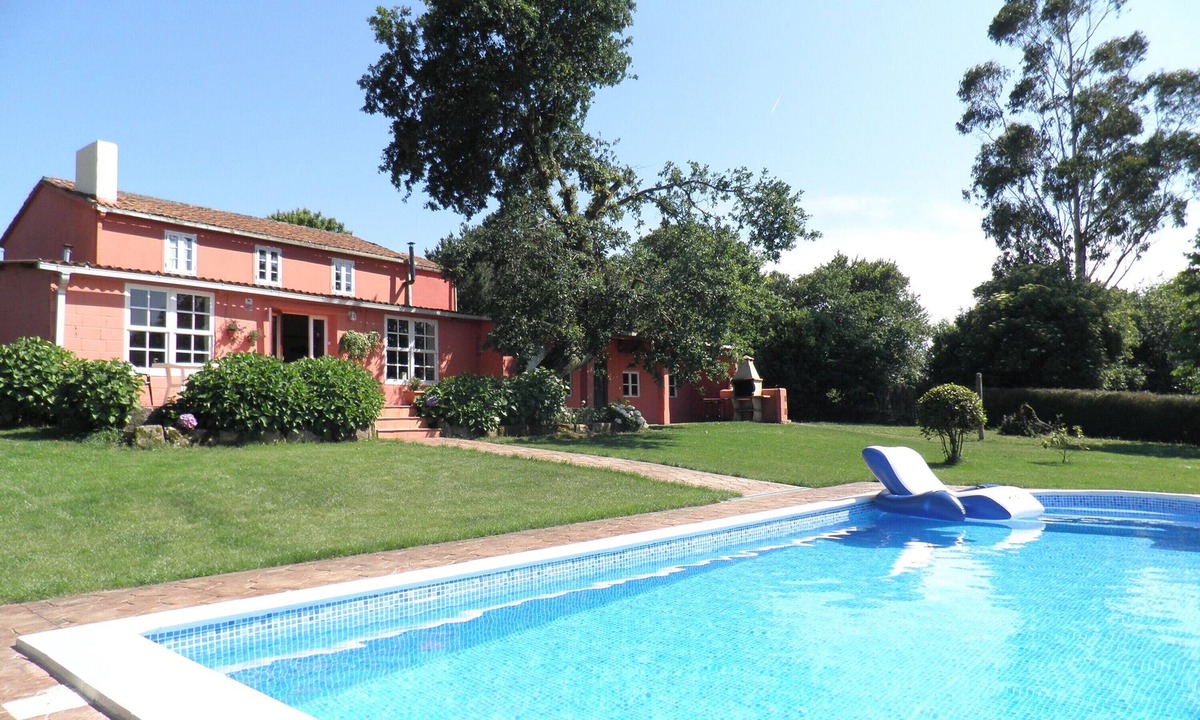 Trazo House | Holiday Home 'Casa De Piñeiro Y Spa Optional' with Mountain Views, Private Pool and Wi-Fi