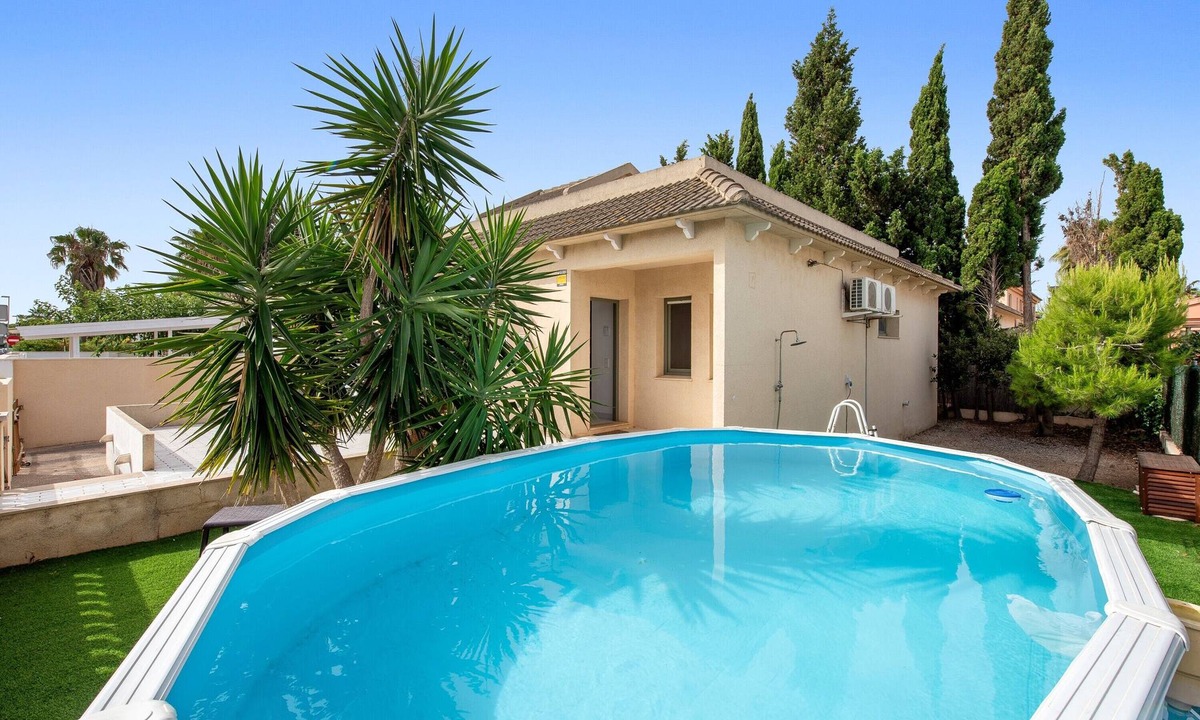 Riumar House | Holiday Home 'Casa De Vacaciones La Terraza' with Private Pool, Wi-Fi and Air Conditioning