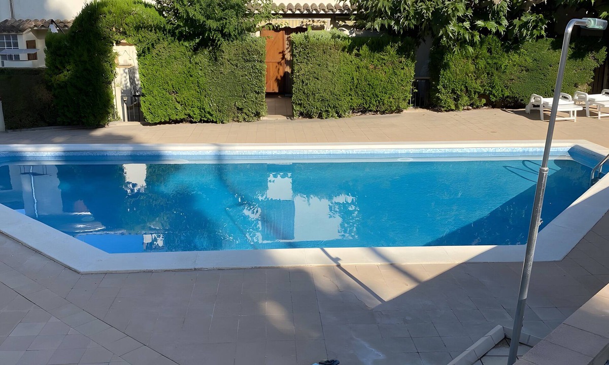 L'Escala House | Holiday Home 'Casa Mas Estel' with Mountain View, Wi-Fi and Air Conditioning